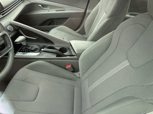 Used 2024 Hyundai Elantra SE FWD image 6