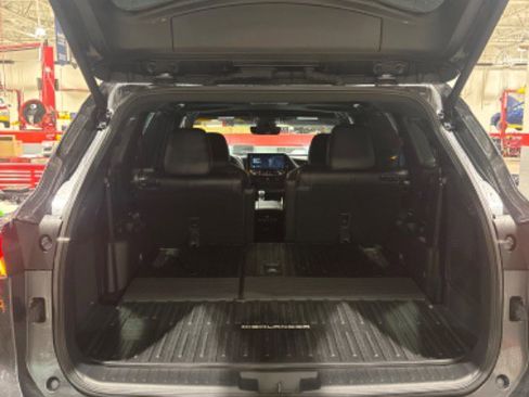 Certified 2025 Toyota Highlander XSE image 44