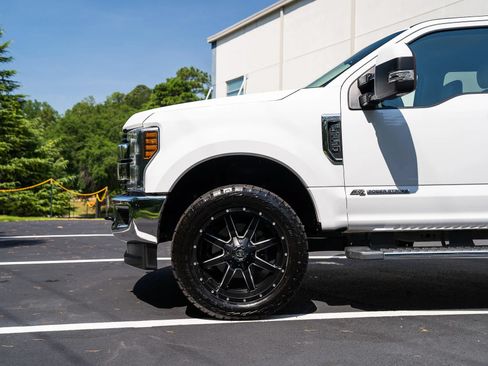 Used 2019 Ford F250 Lariat w/ Lariat Value Package AWD/4WD image 3