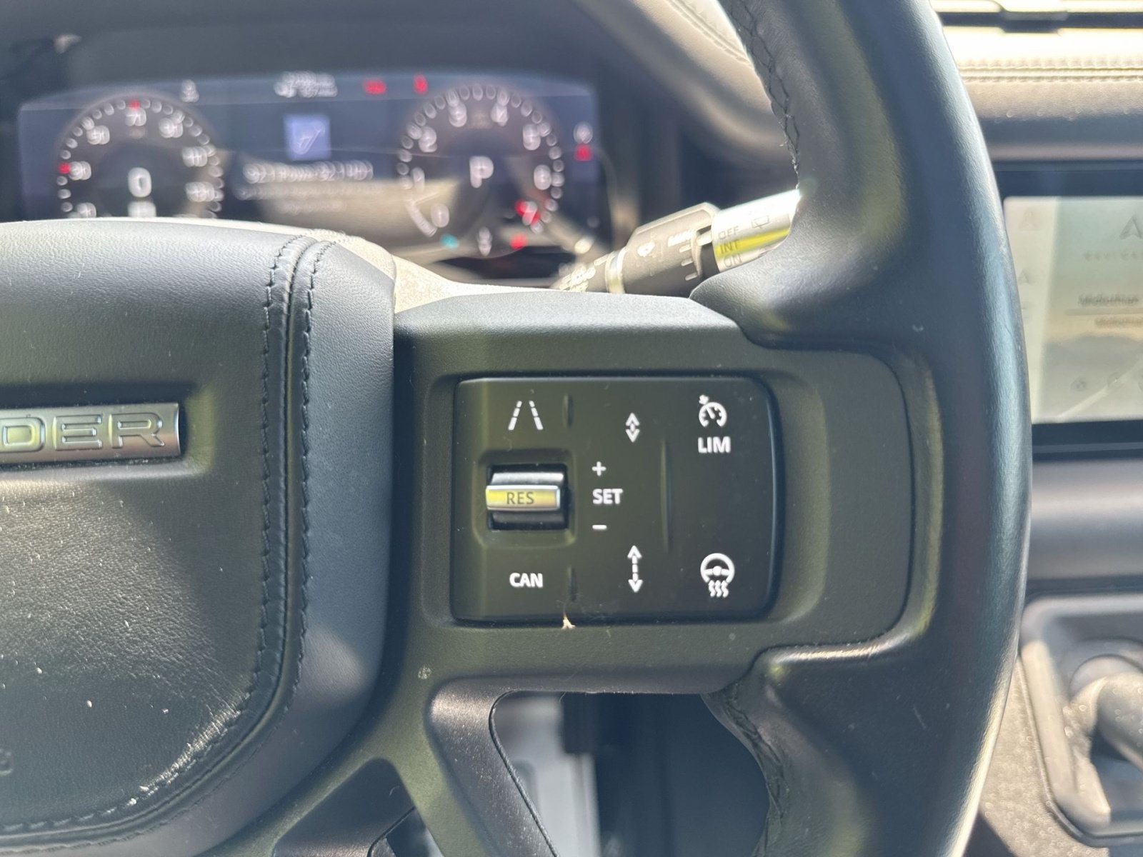 Used 2021 Land Rover Defender 110 X-Dynamic HSE AWD/4WD image 17