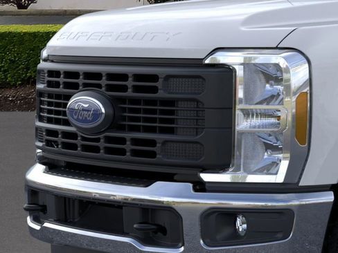 New 2026 Ford F250 XL w/ XL Chrome Package image 17