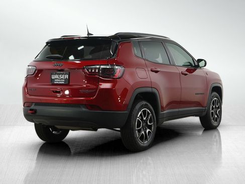 Used 2025 Jeep Compass Trailhawk AWD/4WD image 6