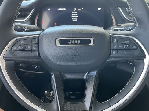 Used 2024 Jeep Grand Cherokee Altitude RWD image 22