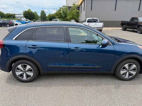 Used 2019 Kia Niro LX FWD image 3