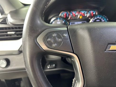Used 2018 Chevrolet Suburban LT image 15