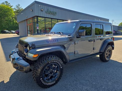 Used 2023 Jeep Wrangler Unlimited w/ Sun & Screen Package AWD/4WD image 8