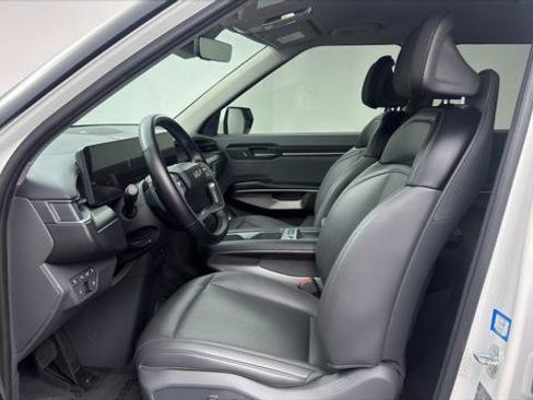 Used 2024 Kia EV9 Light Long Range RWD image 14