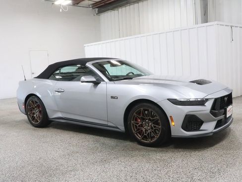 Used 2025 Ford Mustang GT Premium w/ GT Performance Package RWD image 2