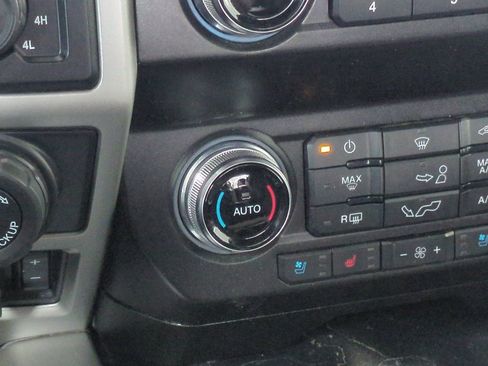 Used 2020 Ford F150 Lariat w/ Equipment Group 502A Luxury AWD/4WD image 28