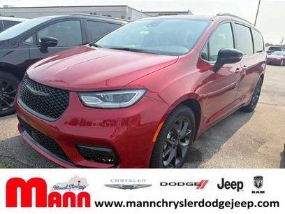 New 2026 Chrysler Pacifica Select