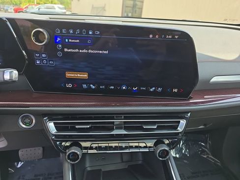 Used 2024 Chevrolet Traverse RS image 22