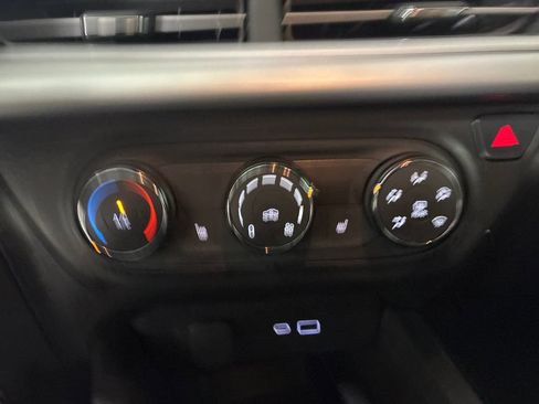 Used 2024 Chevrolet Trax RS image 16