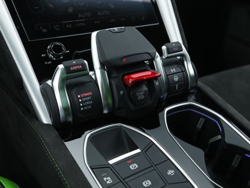 Used 2024 Lamborghini Urus S AWD/4WD image 32