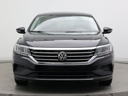 Used 2020 Volkswagen Passat 2.0T S FWD image 2