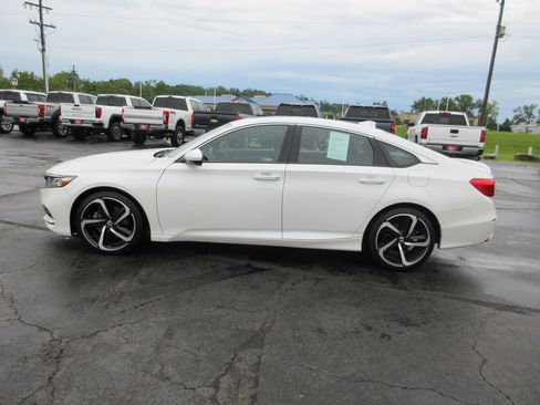 Used 2018 Honda Accord Sport image 9