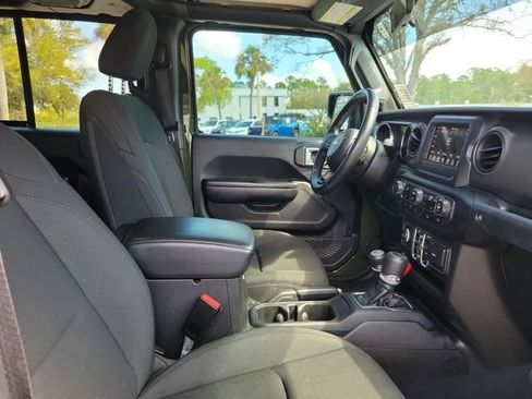 Used 2021 Jeep Gladiator Sport image 32