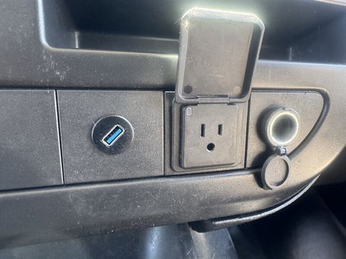 Used 2017 Chevrolet Express 2500 RWD image 18