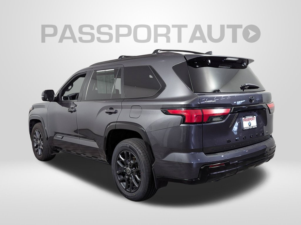 Used 2024 Toyota Sequoia Platinum AWD/4WD image 3