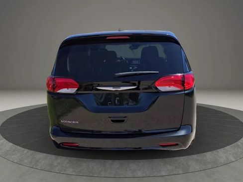Used 2024 Chrysler Voyager LX FWD image 5