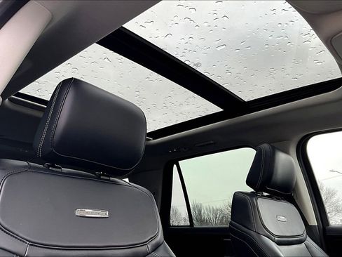 Used 2025 Ford Expedition Platinum image 16