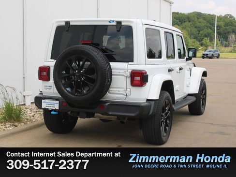 Used 2022 Jeep Wrangler Unlimited Sahara w/ Cold Weather Group AWD/4WD image 2