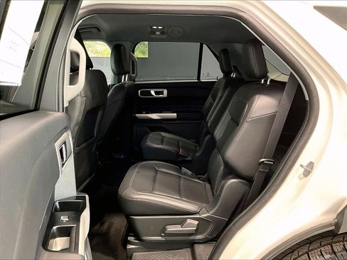 Used 2023 Ford Explorer XLT w/ Equipment Group 202A image 21