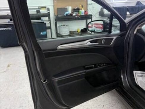 Used 2017 Ford Fusion SE w/ Fusion SE Technology Package image 23