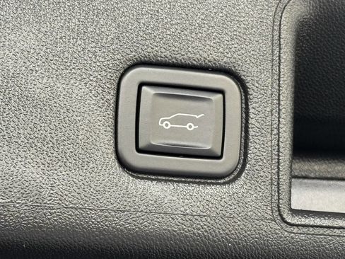 Used 2023 GMC Terrain SLT w/ Tech Package FWD image 40