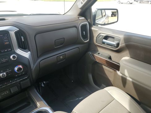 Used 2021 GMC Sierra 1500 SLT w/ SLT Premium Package AWD/4WD image 11