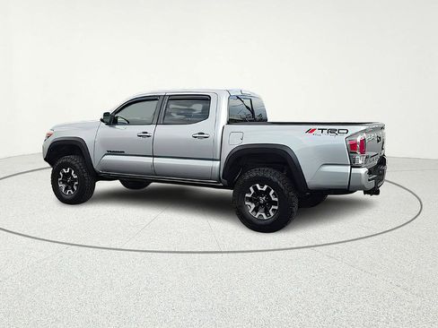 Used 2020 Toyota Tacoma TRD Off-Road w/ Technology Package image 4