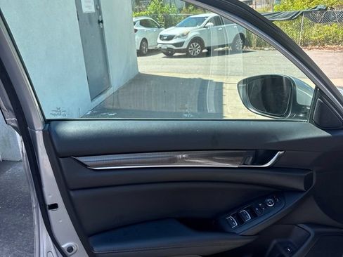 Used 2019 Honda Accord Sport image 9