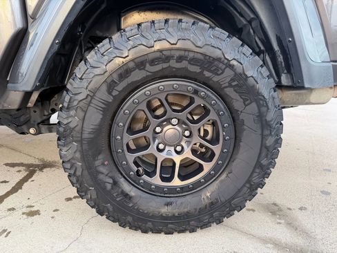 Used 2021 Jeep Gladiator Sport image 17