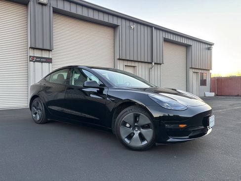 Used 2022 Tesla Model 3 Long Range image 2