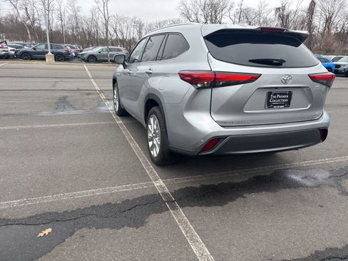 Used 2021 Toyota Highlander Limited image 20