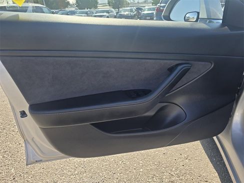 Used 2018 Tesla Model 3 Long Range image 16