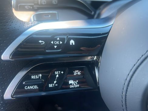 Used 2025 Mercedes-Benz GLS 450 4MATIC image 35