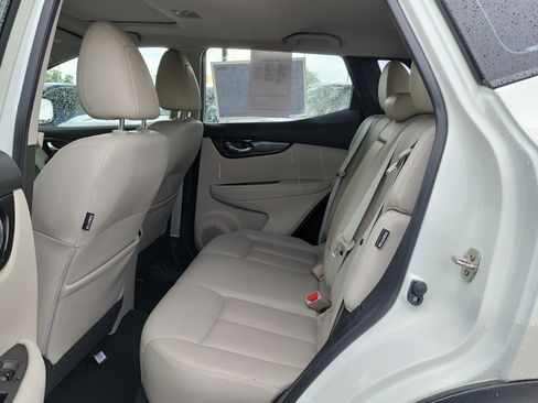 Certified 2022 Nissan Rogue Sport SL w/ Premium Package FWD image 11