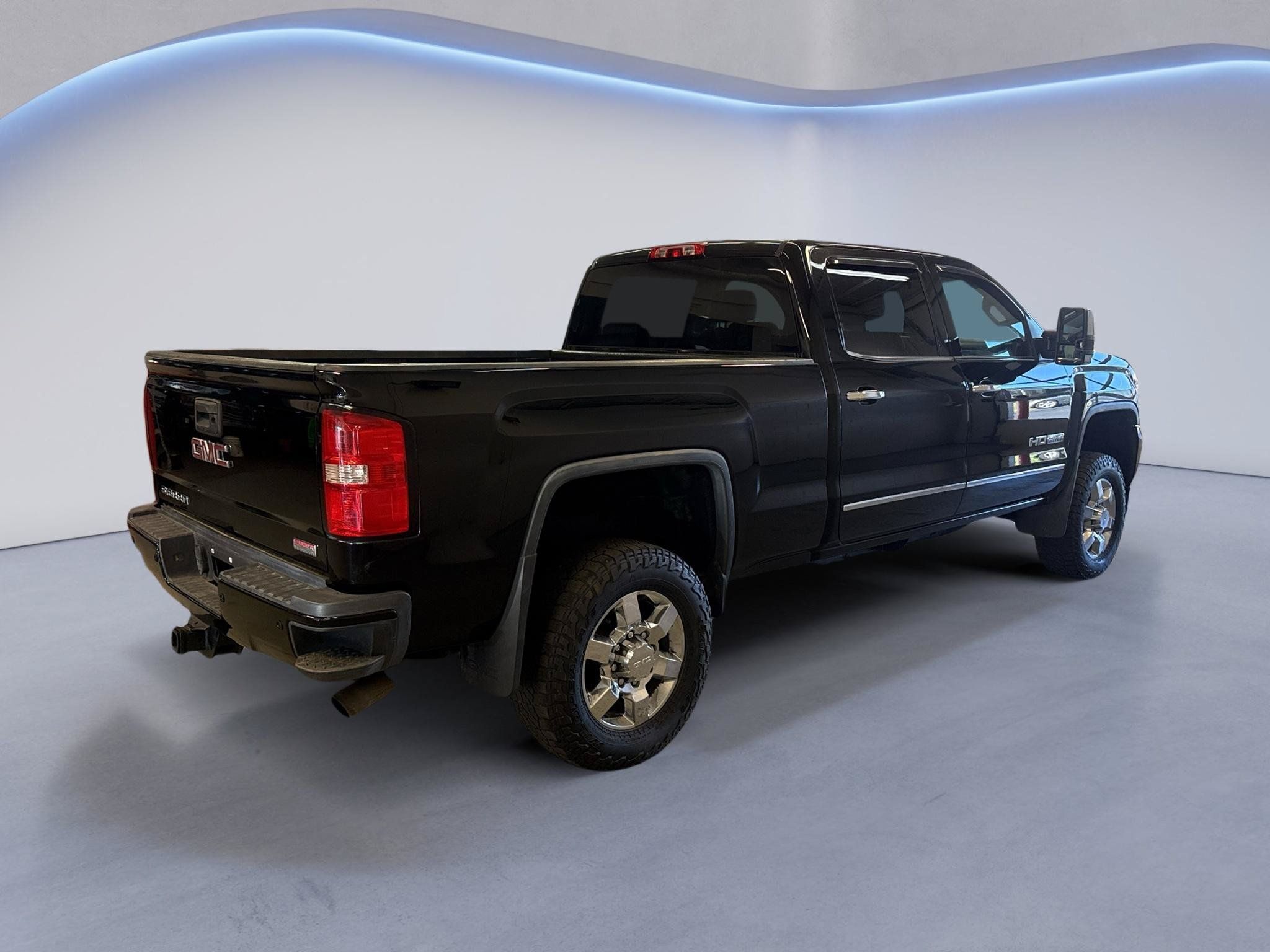 Used 2016 GMC Sierra 2500 SLT w/ All-Terrain HD Package AWD/4WD image 8