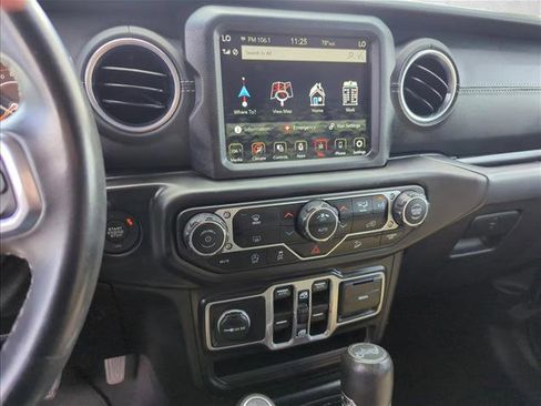Used 2018 Jeep Wrangler Unlimited Sahara AWD/4WD image 13