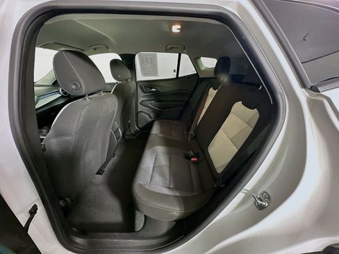 Used 2025 Chevrolet Trax LS FWD image 25