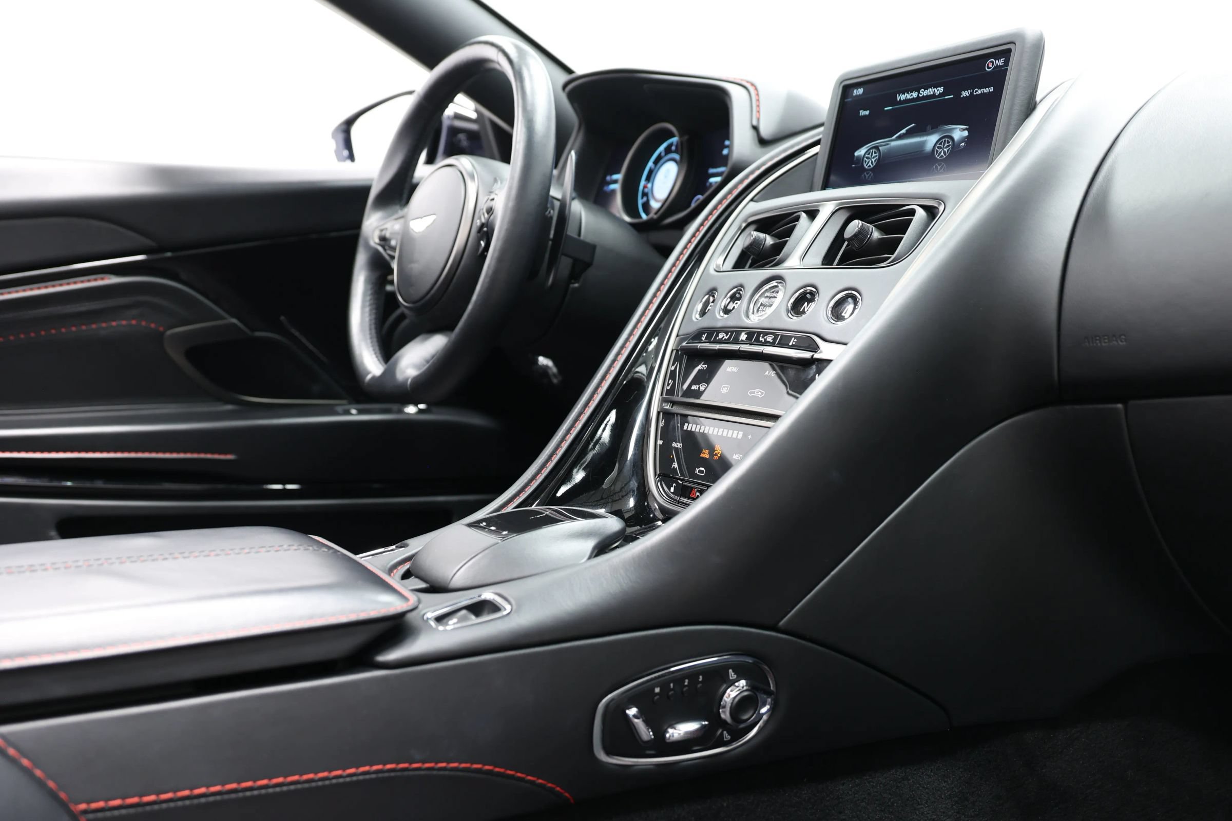 Used 2019 Aston Martin DB11 Volante RWD image 96