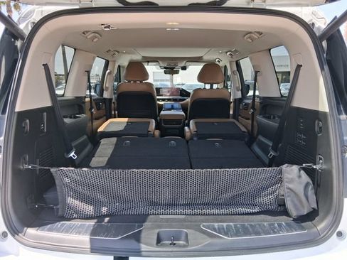 Used 2025 INFINITI QX80 Sensory AWD/4WD image 6