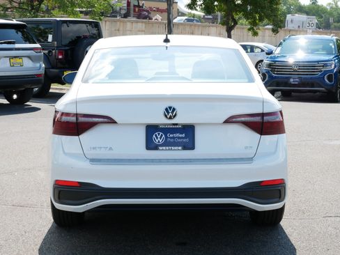 Used 2023 Volkswagen Jetta SE w/ Panoramic Sunroof Package FWD image 6