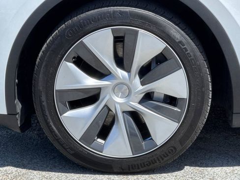 Used 2023 Tesla Model Y Long Range AWD/4WD image 25