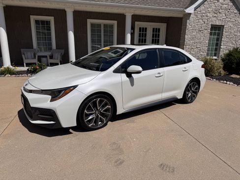 Used 2020 Toyota Corolla XSE FWD image 2