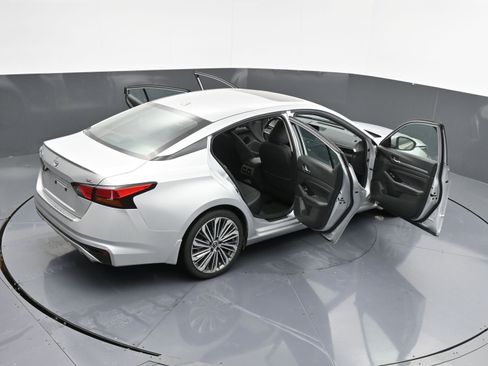 Used 2023 Nissan Altima 2.5 SL image 42