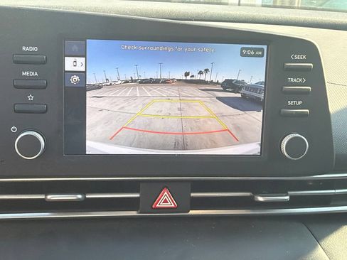 Certified 2025 Hyundai Elantra SE FWD image 13