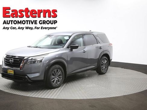 Used 2024 Nissan Pathfinder S image 55