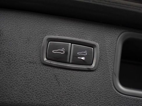 Used 2025 Porsche Macan image 14