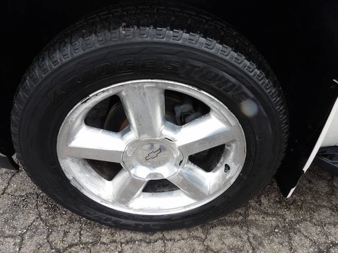 Used 2012 Chevrolet Avalanche LTZ AWD/4WD image 5